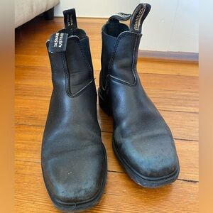 🌻 Women’s Black Square Toed Blundstone Boots